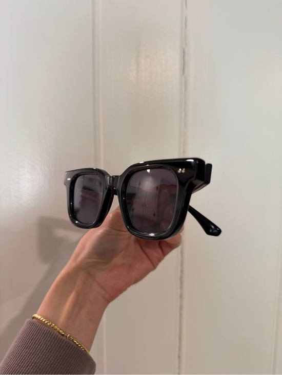 Chimi 04 black sunglasses from Vince